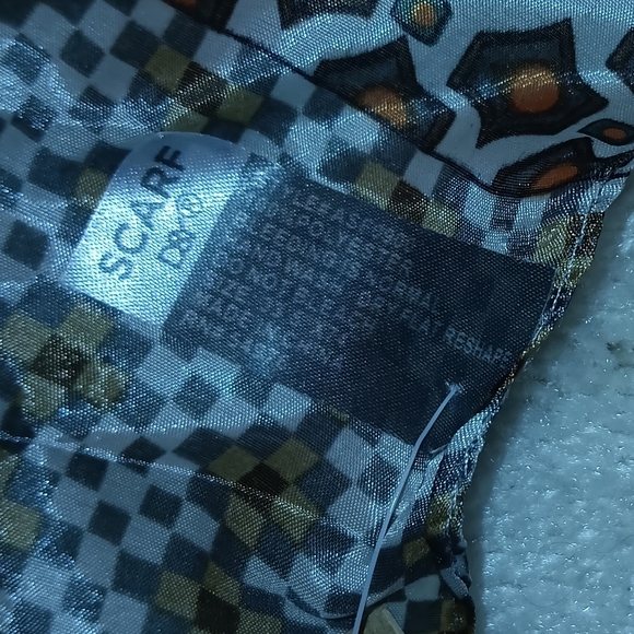 D&Y~Brown Tan Geometric Print Lightweight Neutral Wrap Scarf NWT - Picture 10 of 15